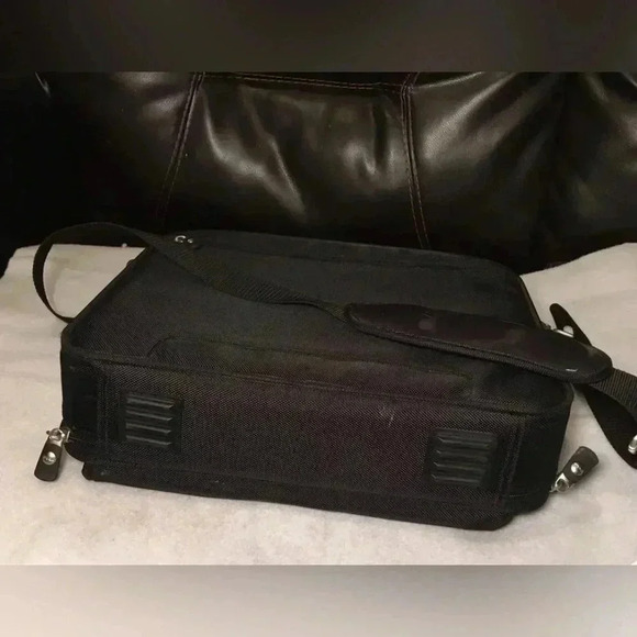 Dell Laptop Computer Bag 15X13X5 Padded Shoulder Strap Carry On Travel - Picture 9 of 16